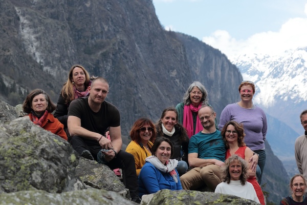 Groupe des participants à la retraite EDM en montagne Formation médiumnité en autonomie et Accompagnement spirituel en période de transition
